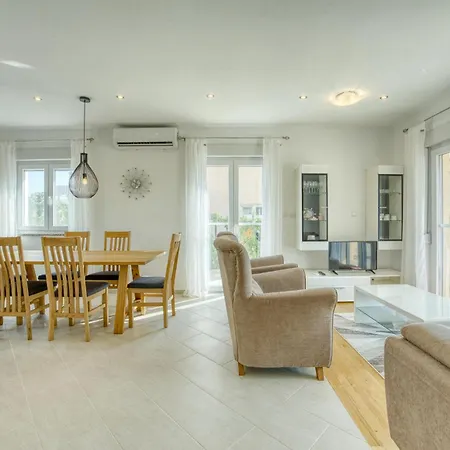 Beautiful In Holiday home *