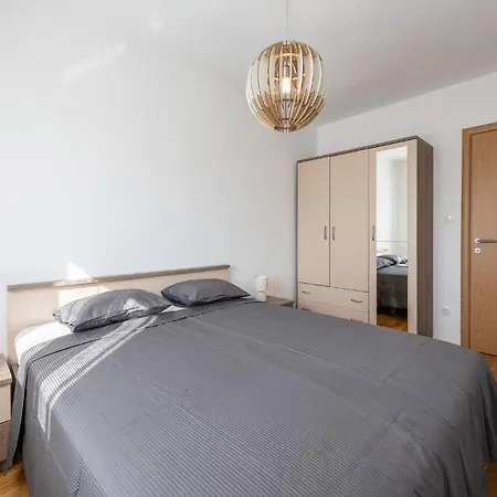 Prázdninový dům 3 Bedroom Beautiful In *