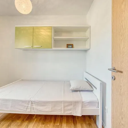 3 Bedroom Beautiful In Sukošan