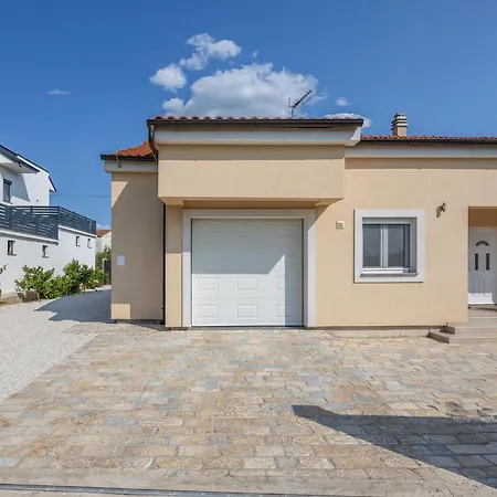 Vakantiehuis 3 Bedroom Beautiful In