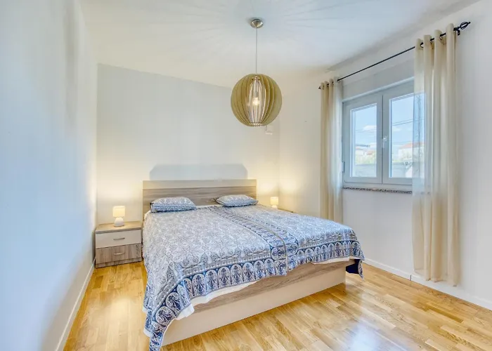 Prázdninový dům 3 Bedroom Beautiful In Sukošan