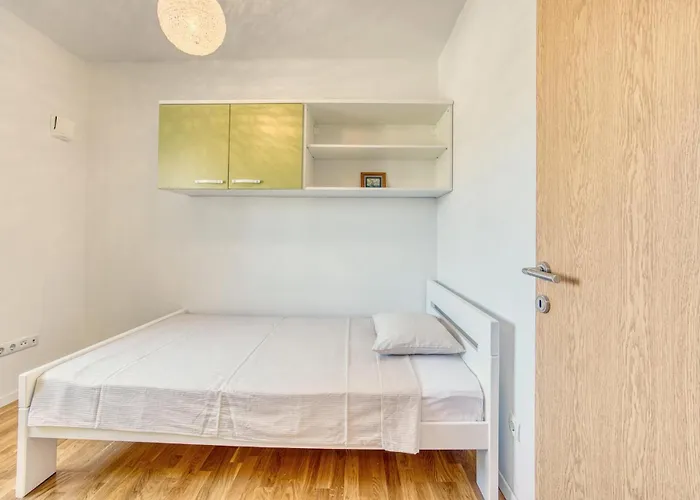 3 Bedroom Beautiful In Sukošan