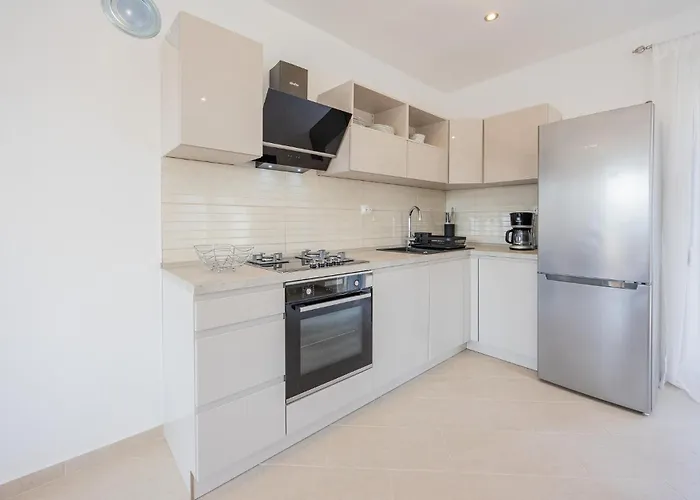 3 Bedroom Beautiful In Semesterbostad *