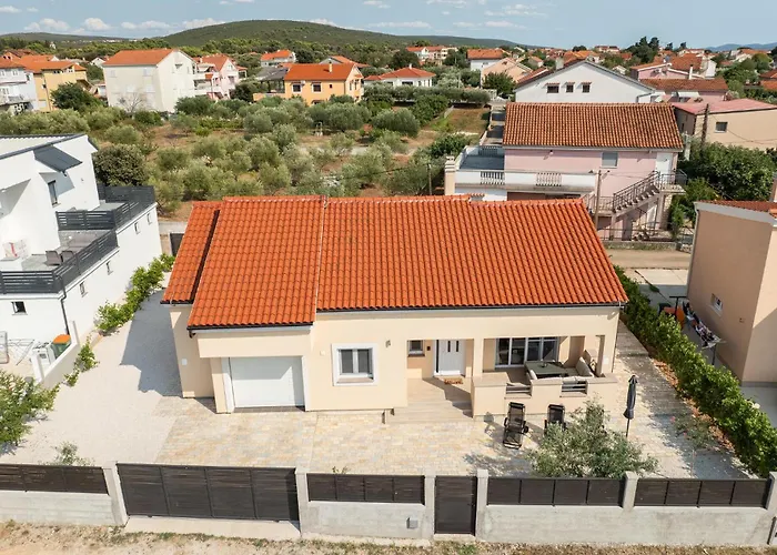 펜션 3 Bedroom Beautiful In