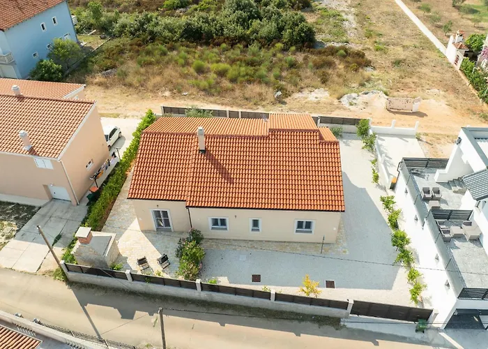3 Bedroom Beautiful In Sukošan