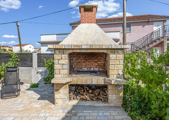 3 Bedroom Beautiful In Semesterbostad *